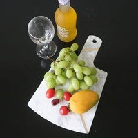 Vaisselle de luxe, assiette de présentation en marbre blanc naturel décoratif avec bord doré, vaisselle en marbre