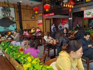 كرسي خشبي بسعر الجملة لمطعم خشبي بظهر سلم كرسي خشبي صلب كرسي طعام مخصص الشركة المصنعة - Product Image 6