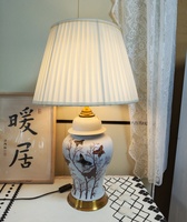 Lampe de table en céramique de Jingdezhen à motif papillon chinoiserie, lampe de bureau décorative en porcelaine pour la maison et l'hôtel