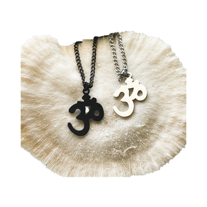 Collier Om en acier inoxydable pour homme, bijoux inspirants, énergie mystique et cadeau spirituel pour mon <span class=keywords><strong>professeur</strong></span> <span class=keywords><strong>de</strong></span> <span class=keywords><strong>yoga</strong></span>, symbolique pour les bouddhistes - Product Image 1