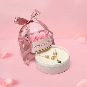 Boîte à bijoux avec rose éternelle, emballages cadeaux personnalisés pour rose éternelle et accessoires de bijouterie - Product Image 3