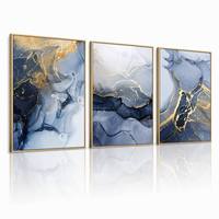 Triptyque mural abstrait bleu marine encadré or, impression sur toile à l'encre d'alcool fluide, texture marbre, veine dorée, décoration moderne de luxe