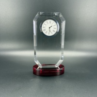 Coupe en verre optique bleu à pointe taillée en forme de gemme avec base bleue, trophée en verre, cadeaux