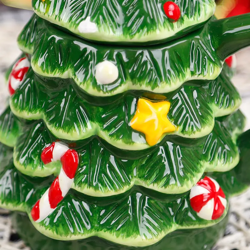Redeco 신상품 녹색 크리스마스 트리 컵 귀여운 크리스마스 트리 머그 선물 뚜껑이있는 세라믹 크리스마스 머그 홈 장식
