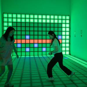 Piastrelle LED Interattive Pixfi Games 30x30 Sensibili alla Pressione per il <span class=keywords><strong>Gioco</strong></span> 'Il Pavimento è Lava' e 'Active Grid' - Product Image 3