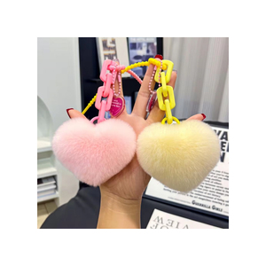 Bán Buôn Đầy Màu Sắc Pom Pom Phun Bóng Keychain Giả Lông Tình Yêu Đẹp Sang Trọng Móc Chìa Khóa - Product Image 1
