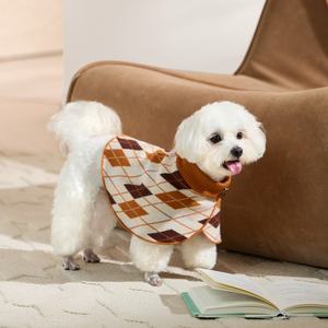 เสื้อคลุมมีฮู้ดผ้าโพลีเอสเตอร์ลายตารางหมากรุกหรูหราดีไซน์เนอร์สำหรับสุนัขน่ารักอุปกรณ์สำหรับสัตว์เลี้ยง - Product Image 1