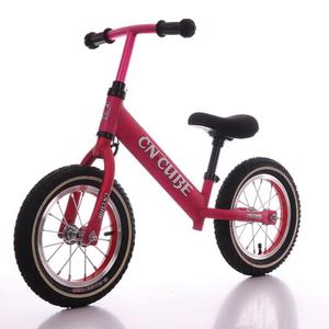 Pédales et casque de vélo d'équilibre pour enfants en alliage d'aluminium Équipement de protection 2-6 ans Scooter à deux roues pour bébé Scooter pour enfants - Product Image 2