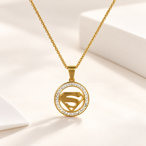 Collier pendentif emblème rond en acier inoxydable plaqué or sous vide avec zircone cubique - Product Image 1