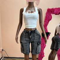 Ensemble décontracté deux pièces pour femme : débardeur à col carré avec rivets et short en jean