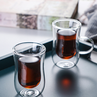 Tasse à café isolée en verre en forme de taille transparente Tasses à double couche Petite taille Drinkware