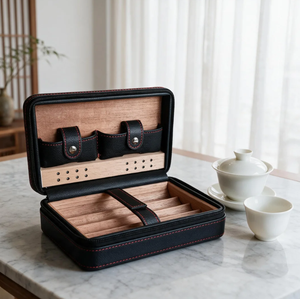Humidor de Cigarros de Lujo Personalizado Vanace, Acabado en Cuero, Madera de Cedro Español con Humidificador - Product Image 1