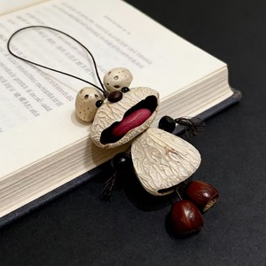 Creative <b>Plastic</b> Fruit Shell Car Keychain with <b>Beads</b> and Tassel for Keyring or Phone Accessory - Product Image 2