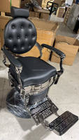 Chaise de barbier à cadre noir pistolet rond de luxe rétro adaptée aux salons haut de gamme