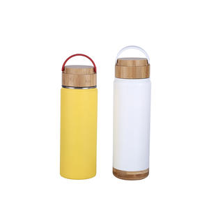 Nueva Botella de Agua de Acero Inoxidable 304 de Doble Pared y Aislamiento al Vacío de 600 ml con Tapa de Madera y Base de Madera - Product Image 1