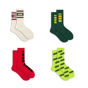Échantillon Gratuit Chaussettes de Sport Unisexe Athlétiques Personnalisées à Séchage Rapide de Haute Qualité Tricotées avec Imprimé Intégral Rouge et Vert Logo pour Diabétiques - Product Image 1