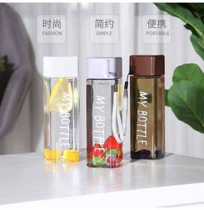 Bottiglia d'Acqua in Plastica Opaca Quadrata Personalizzata, Trasparente, Antigoccia, per Viaggi, con Laccetto - Product Image 3