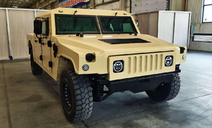 B6 Hoogwaardig mobiel speciaal transportvoertuig voor speciale doeleinden, waardoor de veiligheid van het personeel in hooggevaarlijke gebieden wordt gewaarborgd, 4x4 vrachtwagen - Product Image 2