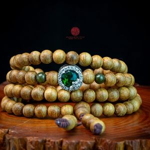 Auténtico Collar de Agarwood con 108 Cuentas de 6mm, Amuleto de Jade Mixto, Mala Artesanal de Madera de Oud en Venta - Product Image 3