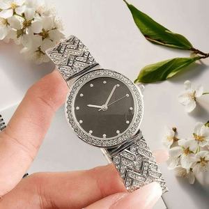 Reloj de Lujo para Hombre con Caja de Aleación, Movimiento de Cuarzo, Esfera de 40 mm, Correa de Silicona/Cocodrilo, Diseño de Dibujos Animados - Product Image 1