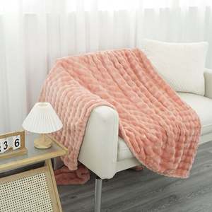 Couverture en flanelle super douce rose corail 3D bulle légère toutes saisons pour canapé et couverture de lit d'avion - Product Image 2