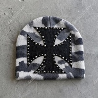 Nouveau bonnet tricoté élégant style urbain avec clous croisés, chaud pour l'automne et l'hiver, bonnet hip-hop gris, vente en gros personnalisée