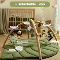 Tapis de jeu pour bébé moderne en coton doux vert à fleurs 2 en 1 avec jouets suspendus et jouet en peluche écureuil pour une utilisation à la maison