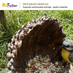 बगीचे और पैटियो पक्षी फीडर एक यथार्थवादी पाइन शंकु डिजाइन के साथ राल से बना उद्यान और पेटियो पक्षी फीडर - Product Image 5