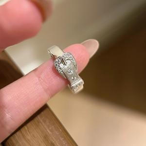 Bague ouverte en argent pur S925 avec un design de ceinture unique, luxe léger, tendance, sertie de diamants, petite bague brossée de niche - Product Image 4