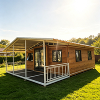 Maisonnette modulaire préfabriquée personnalisée, aspect bois, conteneur habitable avec balcon et terrasse, étanche, cabane de vie portable