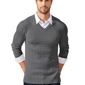 Pull en maille torsadée à col en V pour homme avec logo frontal, effet superposé faux col chemise, idéal pour un look décontracté et professionnel - Product Image 3