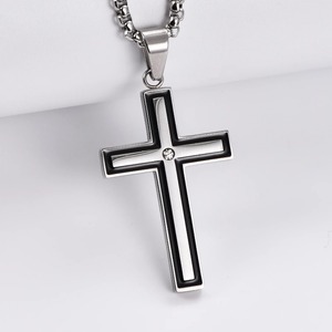 Colliers pendentifs croix en acier inoxydable avec zircon central, croix de Christ pour hommes et femmes, bijoux de foi - Product Image 1