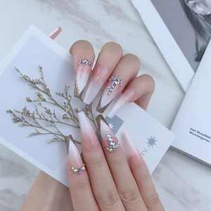 Prix bas fait à <span class=keywords><strong>la</strong></span> main <span class=keywords><strong>de</strong></span> haute qualité coloré presse sur les <span class=keywords><strong>ongles</strong></span> prêt à porter <span class=keywords><strong>faux</strong></span> <span class=keywords><strong>ongles</strong></span> <span class=keywords><strong>avec</strong></span> <span class=keywords><strong>de</strong></span> <span class=keywords><strong>la</strong></span> colle pré-collés <span class=keywords><strong>faux</strong></span> <span class=keywords><strong>ongles</strong></span> pour les femmes - Product Image 2