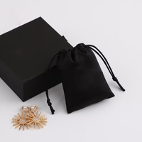 Pochette en velours avec cordon de serrage pour parfum, emballage anti-poussière, impression de logo personnalisée disponible, petits colliers et bagues blancs