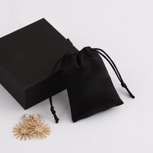 Bolsas de Terciopelo con Cordón para Perfume, a Prueba de Polvo, con Impresión de Logotipo Personalizado Disponible, para Collares y Anillos Pequeños Blancos - Product Image 5