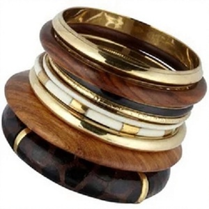 Best thnic Gold Plated Zinc Alloy Resin Brass Bangles Sets <b>Red</b> Inlay Premium Geometric Pattern Women's Fashionable Bangles - Product Image 2