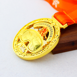 Médailles <span class=keywords><strong>de</strong></span> ski en métal gravées sur mesure avec logo et <span class=keywords><strong>texte</strong></span> pour événements commémoratifs et remises <span class=keywords><strong>de</strong></span> diplômes - Product Image 2