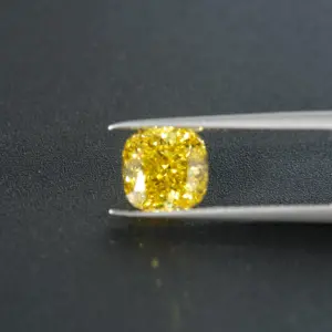 荣誉黄色CVD实验室生长钻石，具有IGI证书1 ct VVS1 3EX钻石