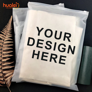 Bolsas con Cierre de Cremallera Mate Esmerilado de Plástico con Logotipo Personalizado Impreso y Cierre Hermético para Empaque de Ropa - Product Image 1