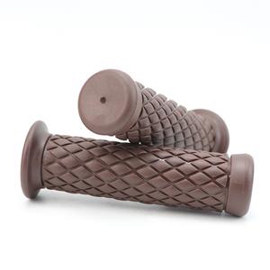 Puños de Motocicleta Personalizados Negros de 7/8'' Estilo Bobber Chopper, de Aluminio y Goma con Púas de Carreras, Accesorios para Moto de 22mm - Product Image 6