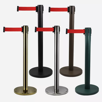 Systèmes de contrôle de foule pour banques, barrières rétractables pour file d'attente, séparateurs de file d'attente, supports, gestionnaire de file d'attente, poteau de barrière, corde, stanchion