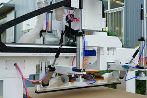 Machine de découpe CNC à tête multiple de qualité supérieure 1325 4*8 pieds pour la fabrication de portes d'armoires de cuisine - Product Image 4