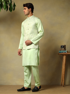 Vente chaude 2025 Chaap Hommes Pista Vert Dola Soie Vert Kurta Ensemble Avec Brocart Veste À La Mode Style Soie Vert Kurta Ensemble - Product Image 5