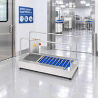 Machine de lavage industrielle pour bottes avec système d'entrée hygiénique et technologie de nettoyage de semelles pour l'industrie agroalimentaire
