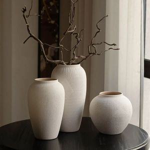 אגרטל שולחן מינימליסטי מקרמיקה לבנה, אגרטל פרחים מקרמיקה לבנה עם טקסטורה, נמוך וגבוה, לעיצוב הבית, פנים וחוץ. - Product Image 3