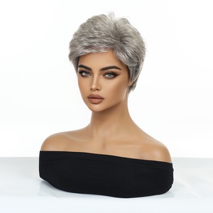 <span class=keywords><strong>Parrucca</strong></span> sintetica a strati naturale con taglio Pixie in argento reale con frangia adatta sia per gli uomini che per le donne - Product Image 6