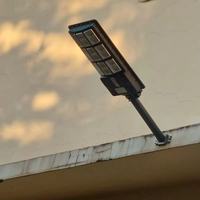 Nouveaux lampadaires solaires extérieurs à détection humaine, offrant une éclairage durable et étanche