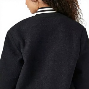 Chaqueta Universitaria Unisex Negra de Lana, Color Sólido, Cierre de Botones, Estilo Casual, Corte Corto, Cuello Camisero, Ajuste Regular, Personalizable con Letras - Product Image 6