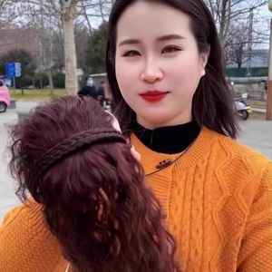 วิกผมยาวหยิกแบบมีหน้าม้าปัดข้าง ยี่ห้อในประเทศ แบบคาดผม ทำจากเส้นใยคาเนคาลอน ไม่ต้องใช้กาว เหมาะกับทุกรูปหน้า รุ่น BF182 7 - Product Image 3