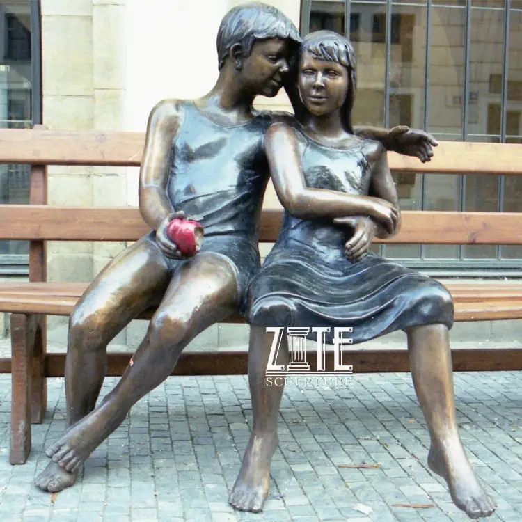 주문 금속 공예 청동 소년과 소녀 sittng 벤치 동상